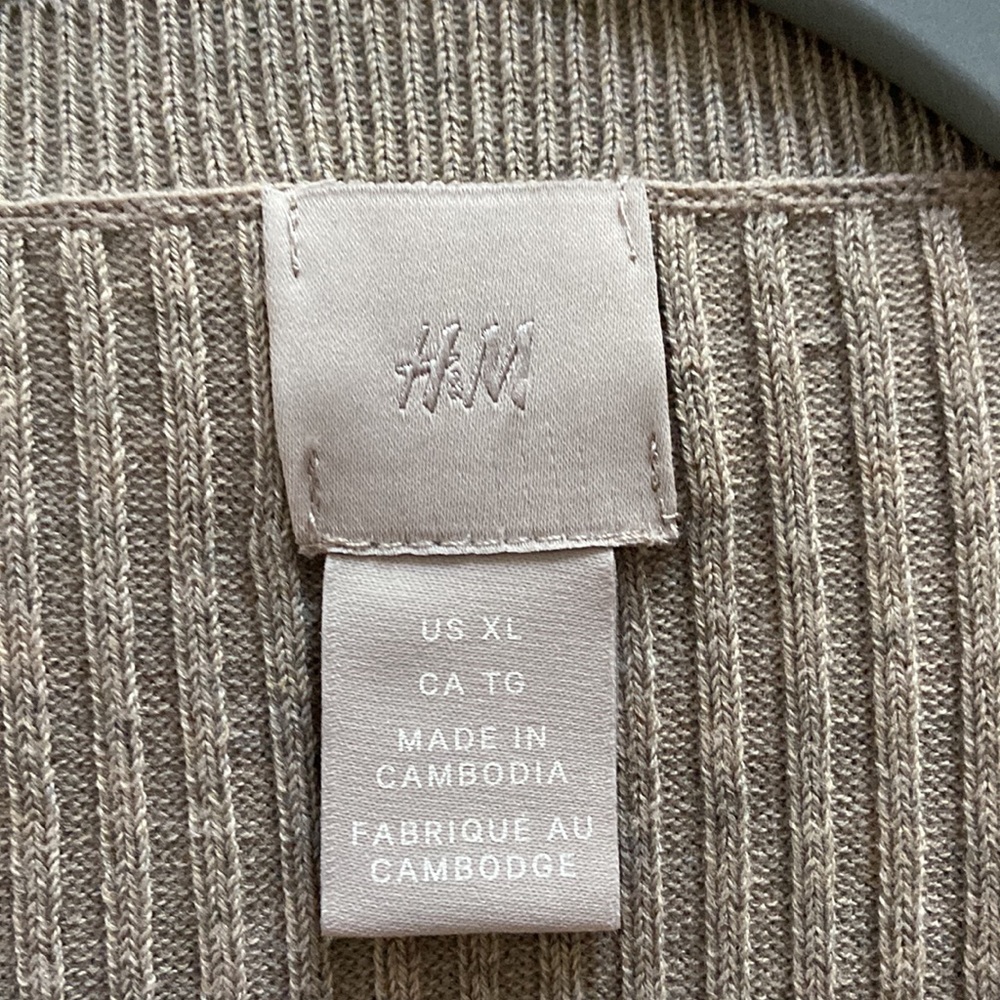 H&M grey/tan sweater - Picture 3 of 4